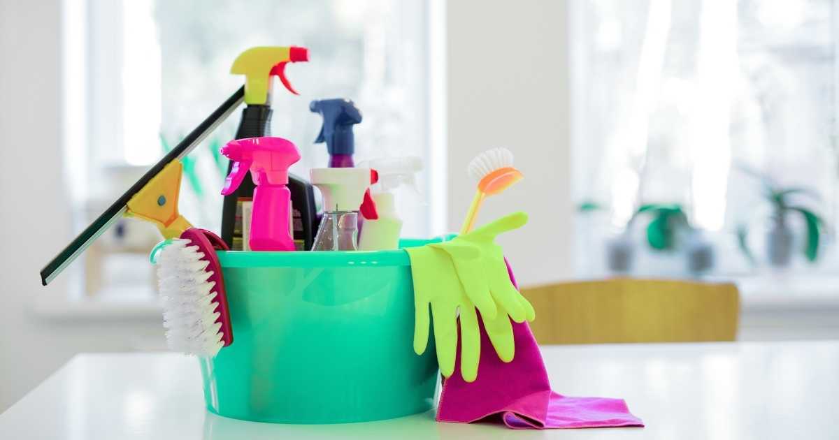 A bucket with accessories and tools for house chores.